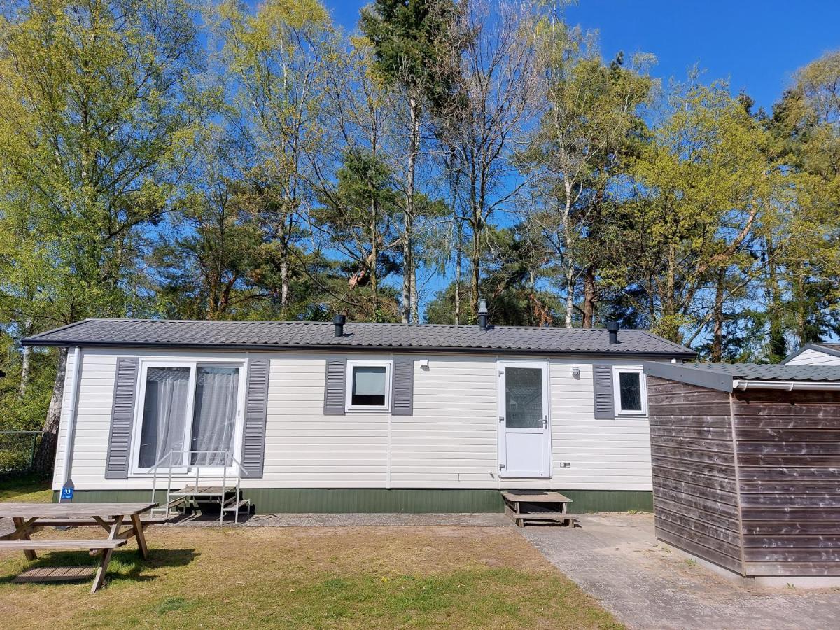 Modern En Chic Chalet Tot 4 Personen Op De Veluwe Recreatiepark De Oude Driest Putten Exterior foto